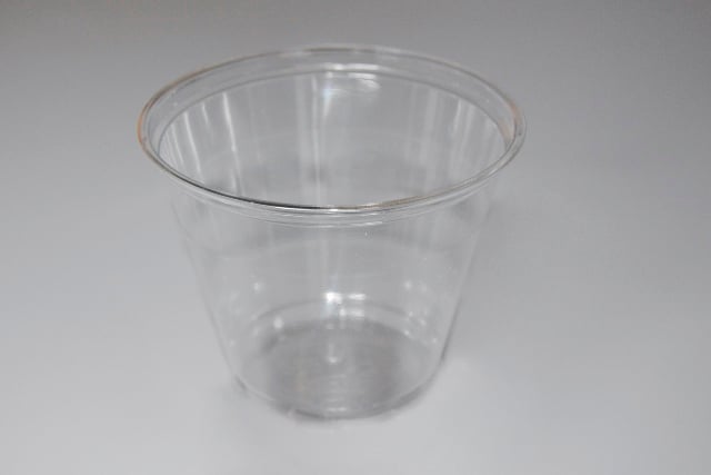 Plastic cups, 9 oz, 16/Pack